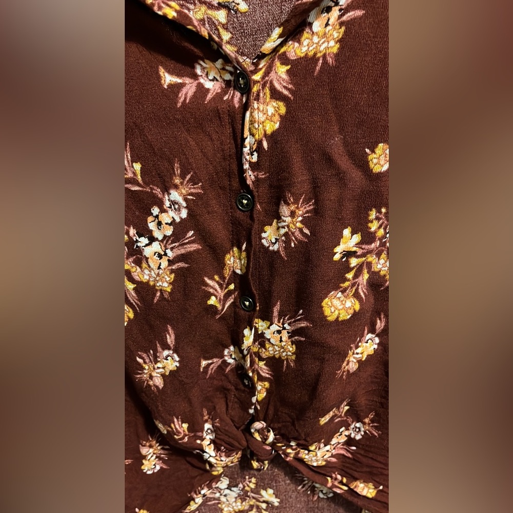 Floral button up with tie at bottom - Picture 3 of 5